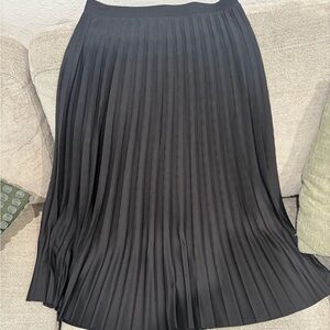 H&M Black Maxi Pleated A-Line Skirt